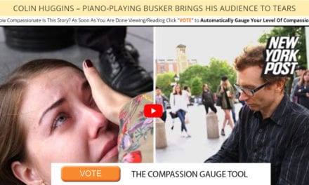 Colin Huggins – Piano-playing Busker Brings His Audience To Tears